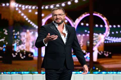 Iain Stirling Skips Love Island Final in South Africa, Takes Cheeky Swipe at Stars
