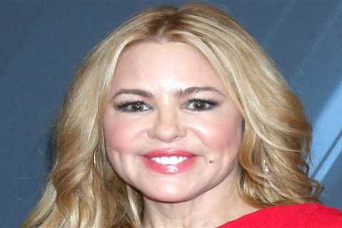 80s Star Stuns Fans with Timeless Beauty