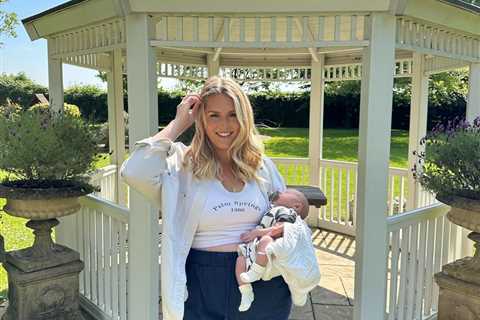 Woman dumped on Valentine's Day while battling cancer finds love again with 'miracle' son