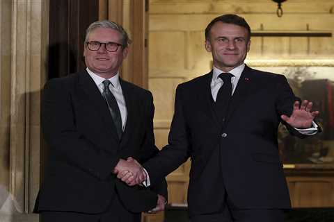 Keir Starmer & Macron urge Trump not to abandon Ukraine ahead of high-stakes US trip