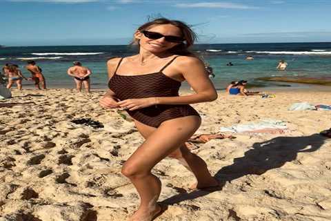 ‘Like a Victoria’s Secret model’ – Cricket legend’s wife shows off stunning post-baby body three..