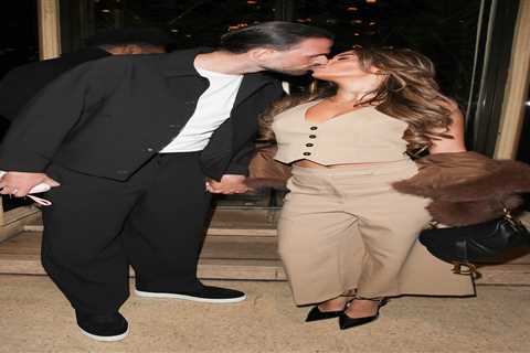 Love Island's Ronnie Vint and Harriett Blackmore Enjoy PDA-filled Date Night