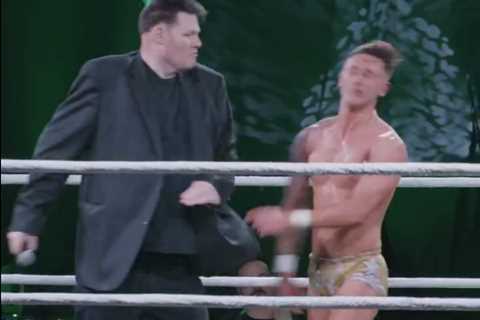 Chase Star Mark Labbett Shockingly Slaps Wrestler at Sporting Event