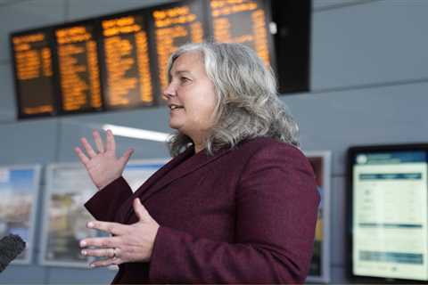 Transport Secretary calls for end to outdated practices for seven-day railway