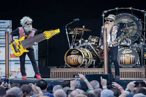 Rock legend from the 70s exits band tour for 'health procedure'