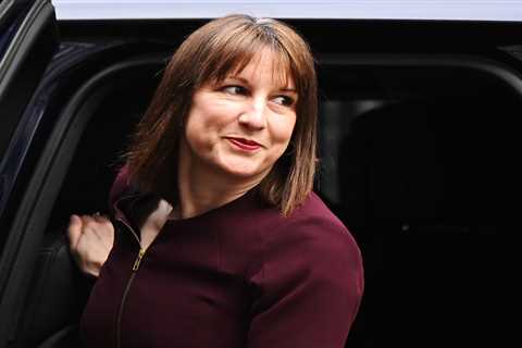 UK Chancellor Rachel Reeves Defends Accepting Free Sabrina Carpenter Tickets