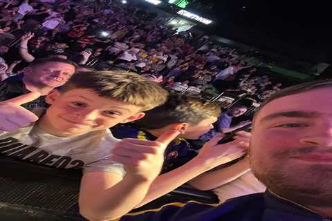 Luke Littler gets double thumbs-up from Rooney's lad in adorable meetup snap