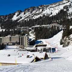 Taxi driver FLEES with Lammy's bags after £600 fare row at fancy ski resort