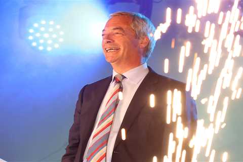 Nigel Farage Prepares Legal Battle Against Asylum Housing in Reform-Controlled Areas