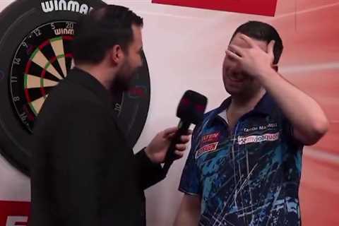 Darts Champ Luke Humphries Caught in Awkward 'No Hands' Water Sipping Moment