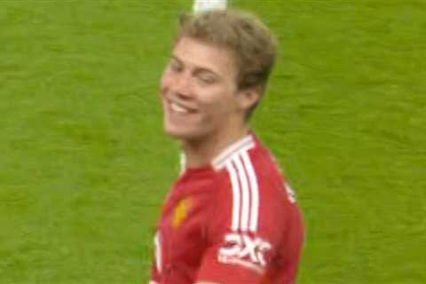 Fitness Tracker Fiasco: Chelsea-Man Utd Match Paused as Hojlund Can't Stop Laughing at His Own..