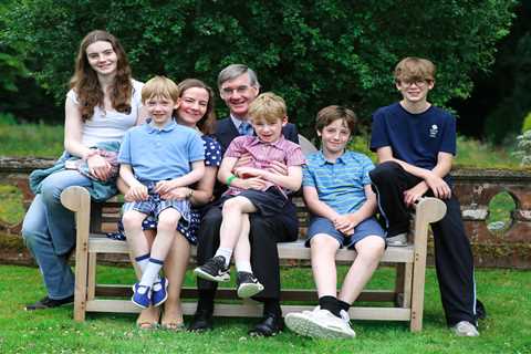 Discontinued Reality Show Featuring Jacob Rees-Mogg and Family Signals Contradictory Reception