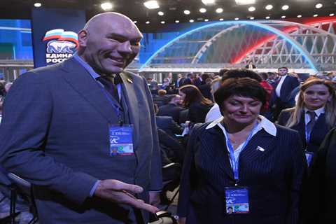 The 7-Foot Russian Giant Who Went From Heavyweight Champ to Putin's Politician (And Just Got Banned ..