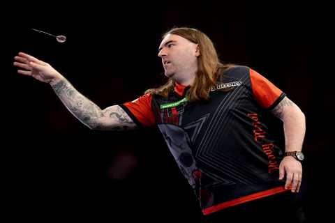 This Darts Champion Can Barely See the Board - And He's Fighting for His Daughter's Future