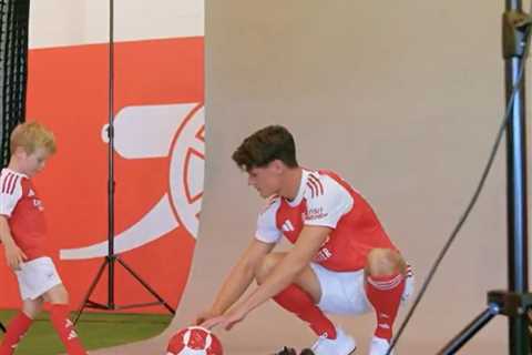 When Your Kid Sees You in an Arsenal Kit and You Lose It Completely