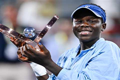 This 18-Year-Old Just Beat Her Childhood Hero While Playing With a Busted Wrist