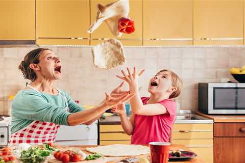 Keeping the Kids Happy and Fed Without Going Broke This Holiday