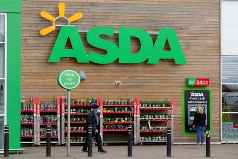 I Just Scored £1.50 Christmas Plates at Asda and Now I'm That Person Shopping for December in August