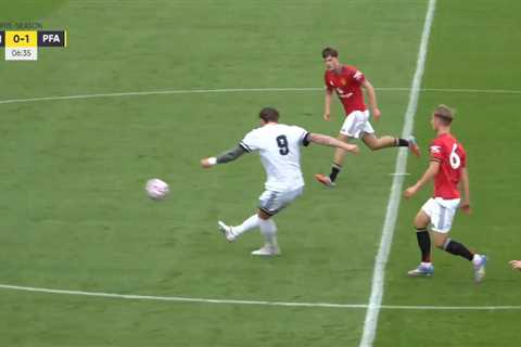 This Forgotten Striker Just Reminded Everyone Why Football is Beautiful