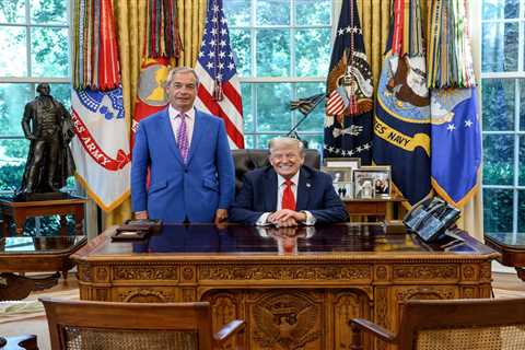 Farage Just Posted the Most Awkward Oval Office Selfie Ever